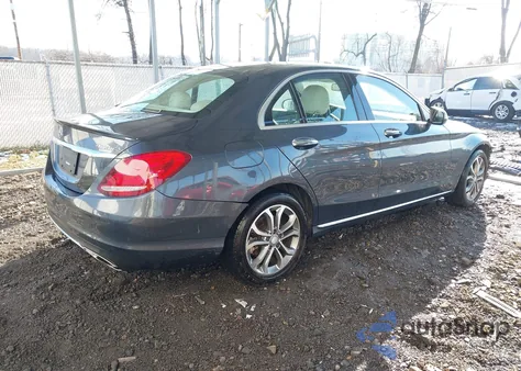 2016 Mercedes-Benz C 300 4Matic z USA, uszkodzony, nr VIN 55SWF4KB8GU117110